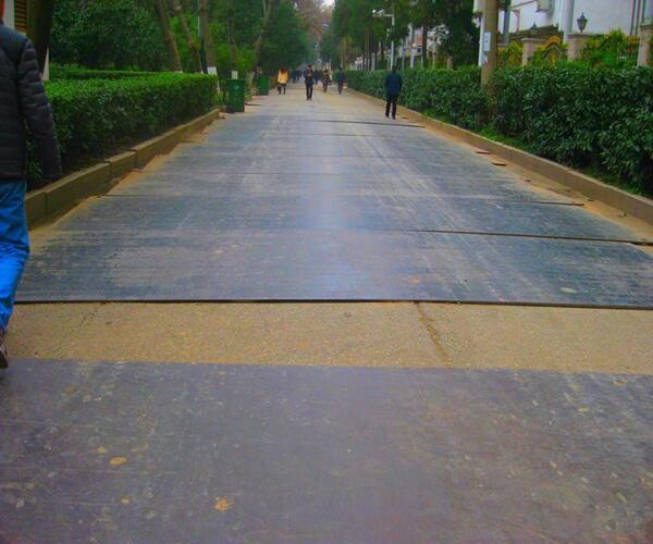 鋪路板.jpg 鋪路板.jpg